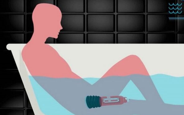 Mužské použitie vodnej pumpy na rast penisu